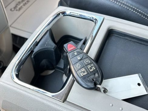 Used 2015 Chrysler Town & Country Touring w/ Driver Convenience Group FWD image 48