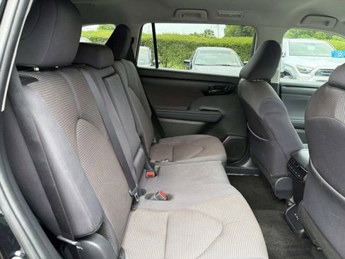 Certified 2025 Toyota Highlander LE FWD image 20