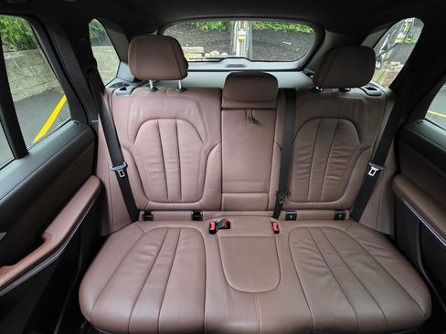 Used 2020 BMW X5 M50i w/ Premium Package image 18