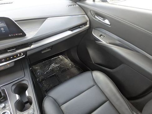 Used 2024 Cadillac XT4 Premium Luxury image 17