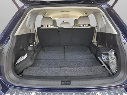 Used 2022 Volkswagen Tiguan SE image 32