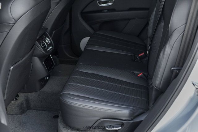 Used 2021 Bentley Bentayga AWD/4WD image 36