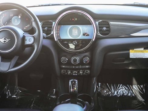 Used 2022 MINI Cooper 4-Door Hardtop image 14