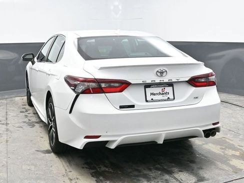 Used 2024 Toyota Camry SE image 5