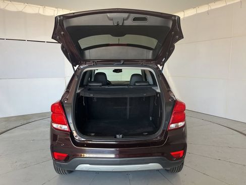 Used 2021 Chevrolet Trax LT AWD/4WD image 12