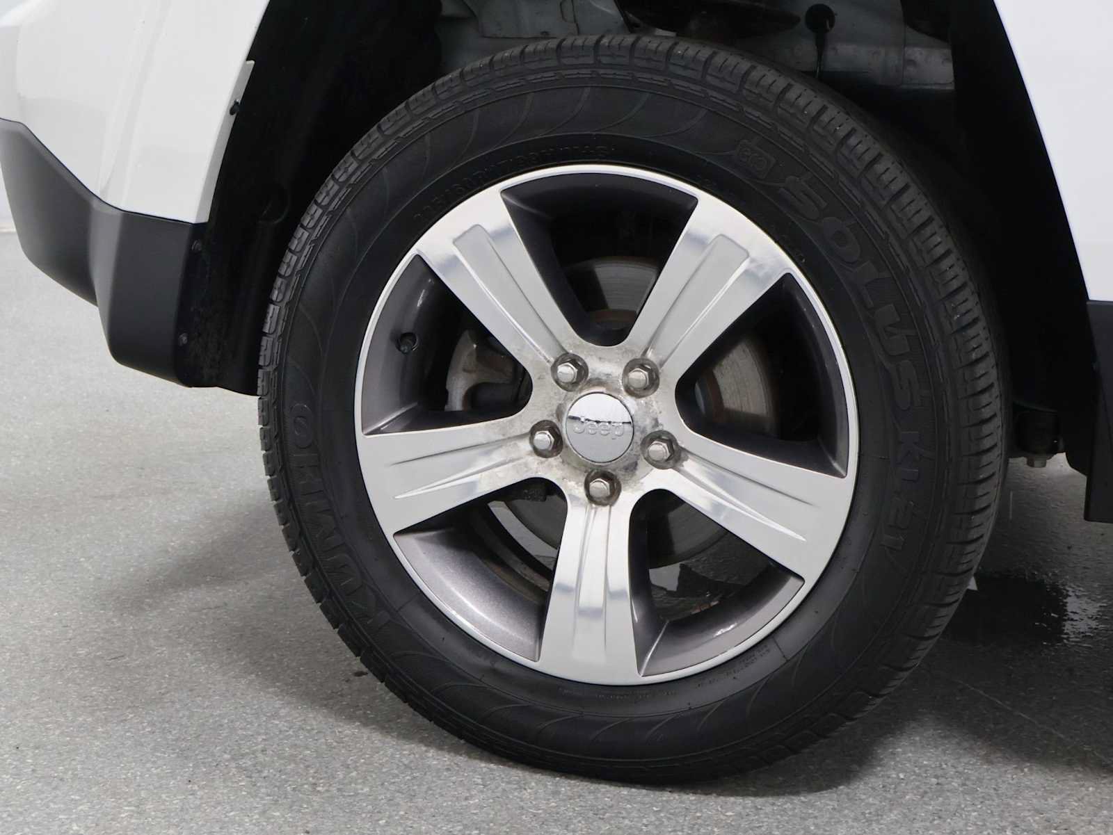 Used 2017 Jeep Patriot High Altitude AWD/4WD image 36
