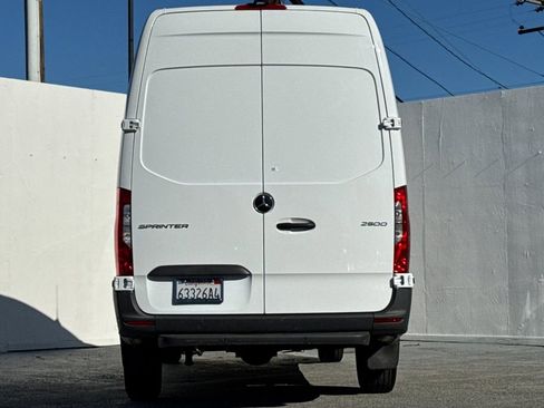 Used 2024 Mercedes-Benz Sprinter 2500 image 4