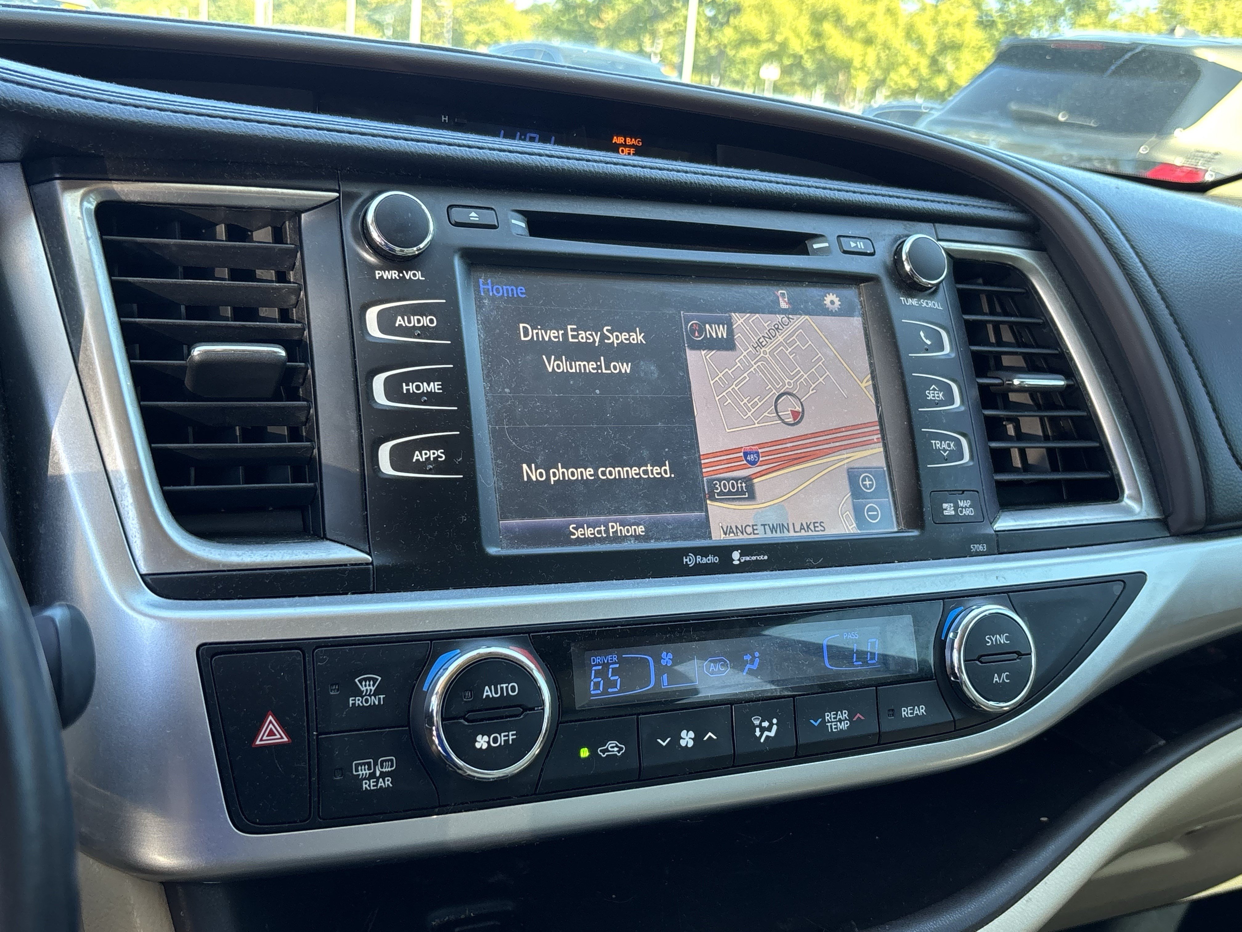 Used 2015 Toyota Highlander XLE FWD image 29