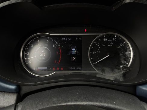 Used 2025 Nissan Versa SV FWD image 33