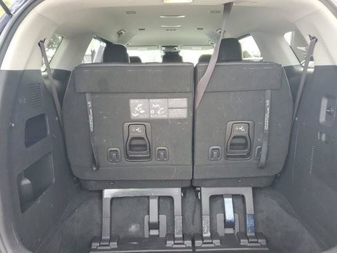 Used 2024 Kia Carnival LX image 11
