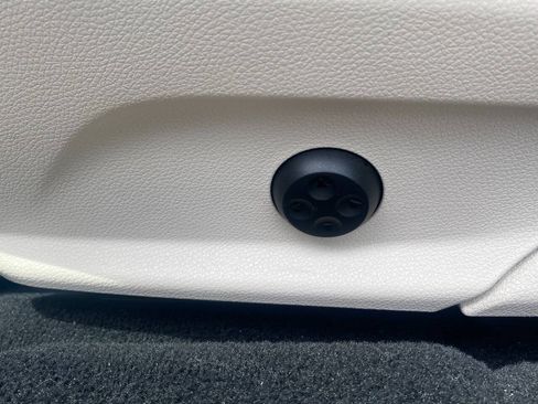 Used 2018 Mercedes-Benz E 300 image 18