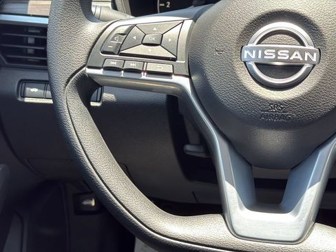 Used 2025 Nissan Altima 2.5 SV FWD image 17