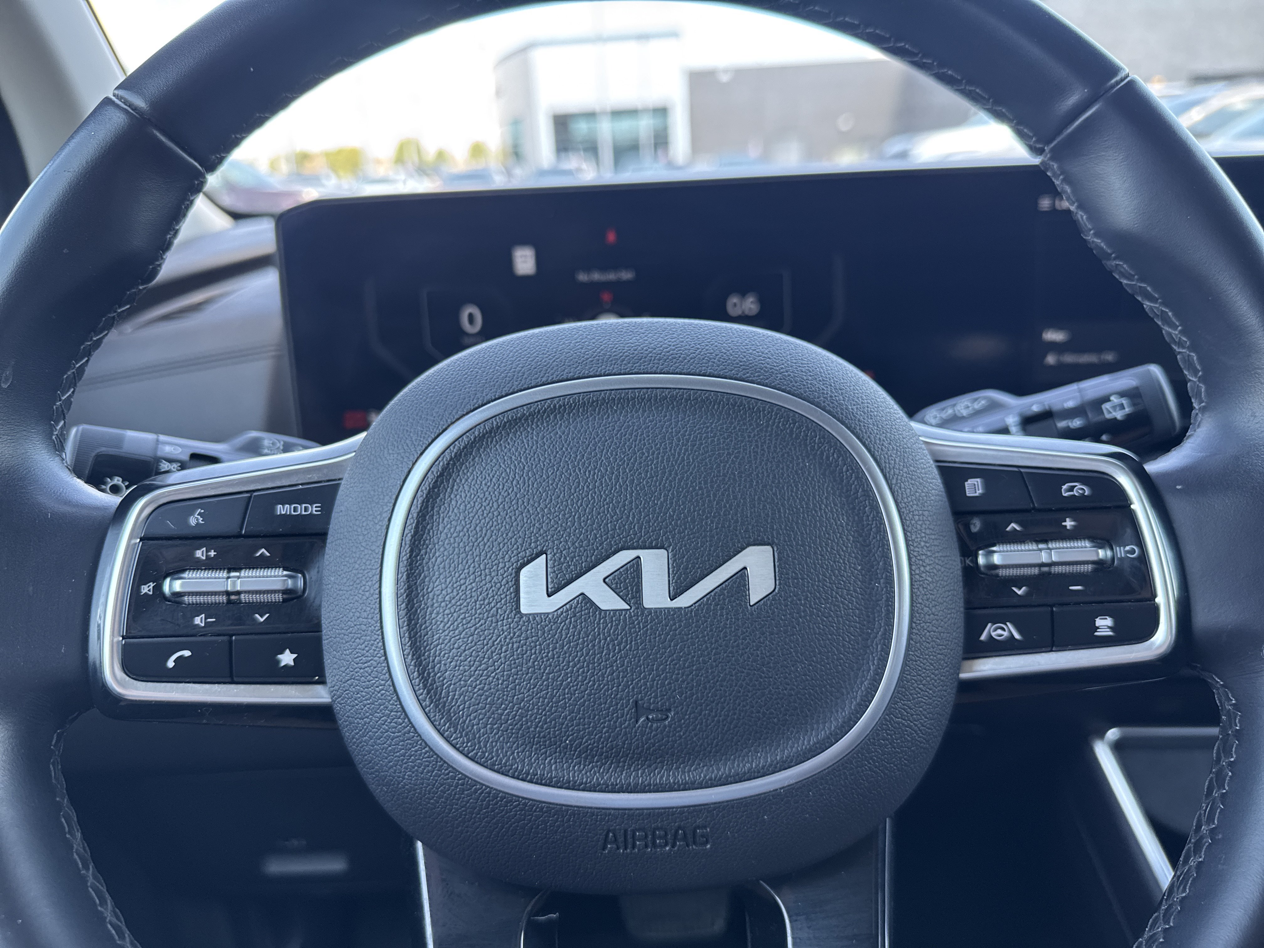 Used 2025 Kia Carnival SX FWD image 16