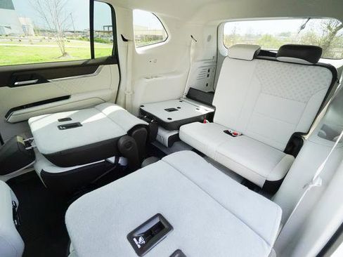 Used 2025 GMC Acadia Denali w/ LPO, Floor Liner Package image 30