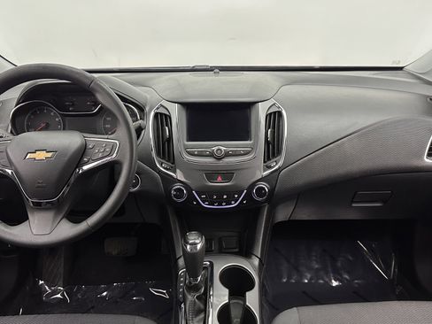 Used 2019 Chevrolet Cruze LT w/ Convenience Package image 29