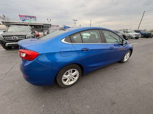 Used 2017 Chevrolet Cruze LT w/ Convenience Package image 3