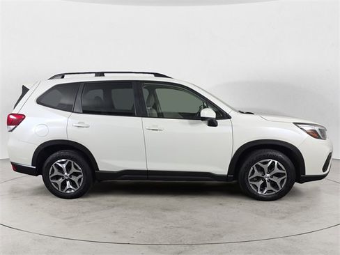 Used 2021 Subaru Forester Premium image 6