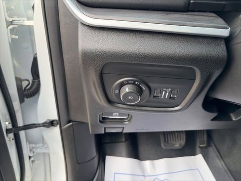 Used 2024 Jeep Grand Cherokee L Limited w/ Black Appearance Package image 19