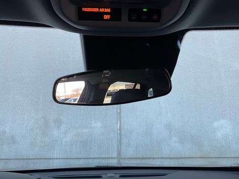 Used 2025 Chevrolet Trax LT image 17