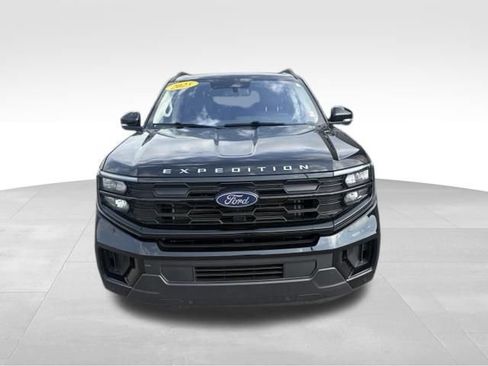 Used 2025 Ford Expedition Active AWD/4WD image 7