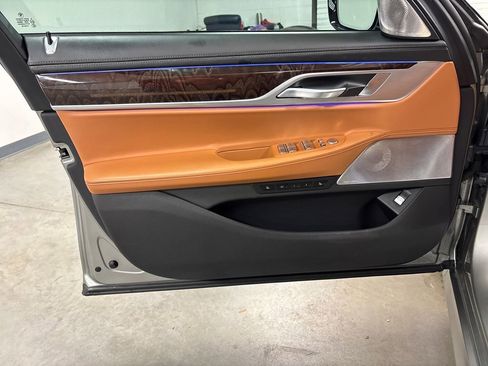 Used 2021 BMW 750i xDrive w/ Executive Package image 22