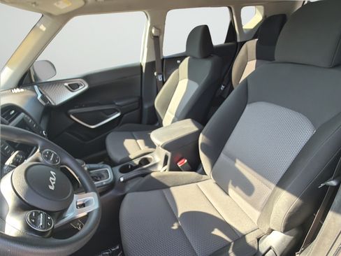Used 2024 Kia Soul LX w/ Option Group 015 FWD image 33