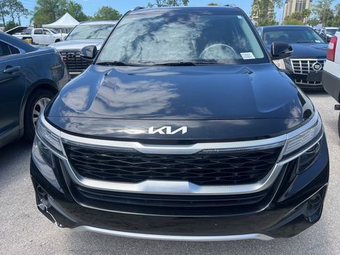 Certified 2023 Kia Seltos S image 2