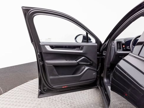 Used 2024 Porsche Cayenne S image 23