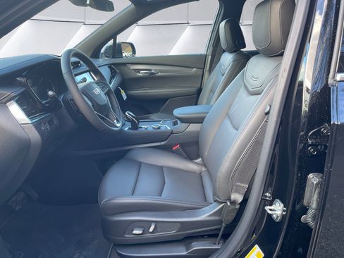 New 2025 Cadillac XT6 Luxury image 10