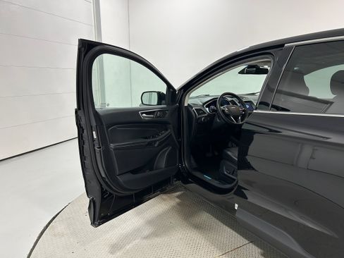 Used 2020 Ford Edge Titanium w/ Equipment Group 301A AWD/4WD image 24