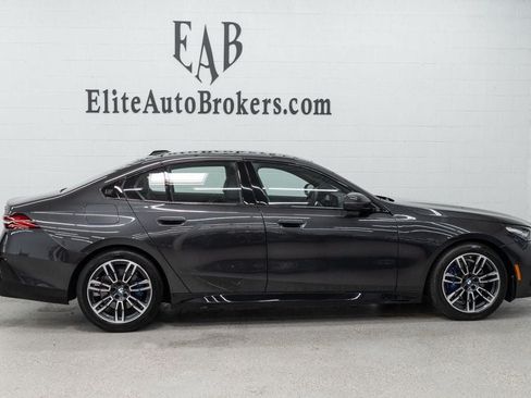 Used 2026 BMW 530i xDrive AWD/4WD image 5