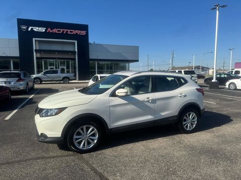 Used 2018 Nissan Rogue Sport SV AWD/4WD image 2