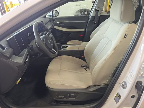 Used 2025 Hyundai Sonata SEL FWD image 3