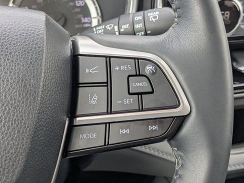 Used 2023 Toyota Highlander XLE image 13