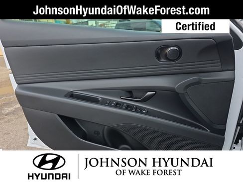 Certified 2025 Hyundai Elantra SEL image 33