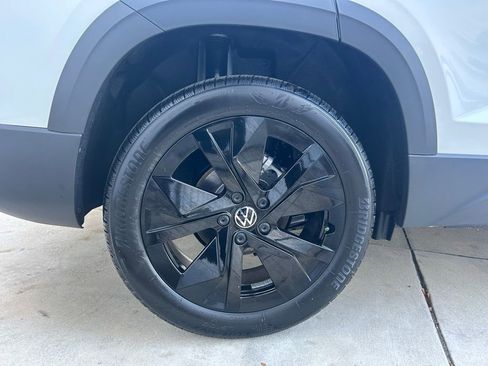New 2026 Volkswagen Taos SE image 26