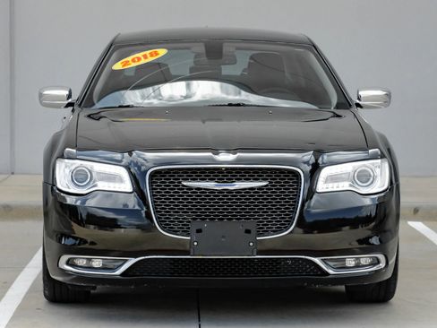 Used 2018 Chrysler 300 Limited RWD image 15