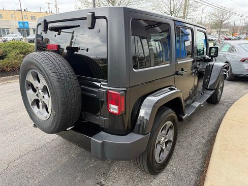 Used 2016 Jeep Wrangler Unlimited Sahara w/ Connectivity Group AWD/4WD image 11