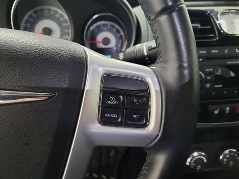 Used 2013 Chrysler 200 Limited image 22