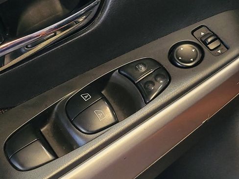 Used 2020 Nissan Kicks SR FWD image 27
