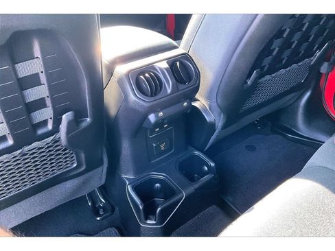 Used 2021 Jeep Gladiator Rubicon AWD/4WD image 11
