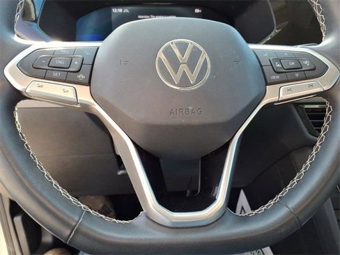 Used 2022 Volkswagen Taos SE image 13