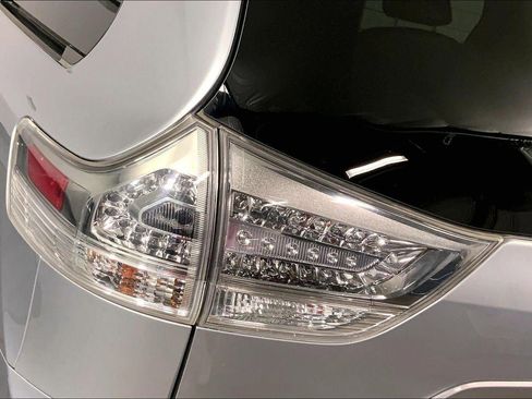 Used 2017 Toyota Sienna SE w/ SE Preferred Package FWD image 27