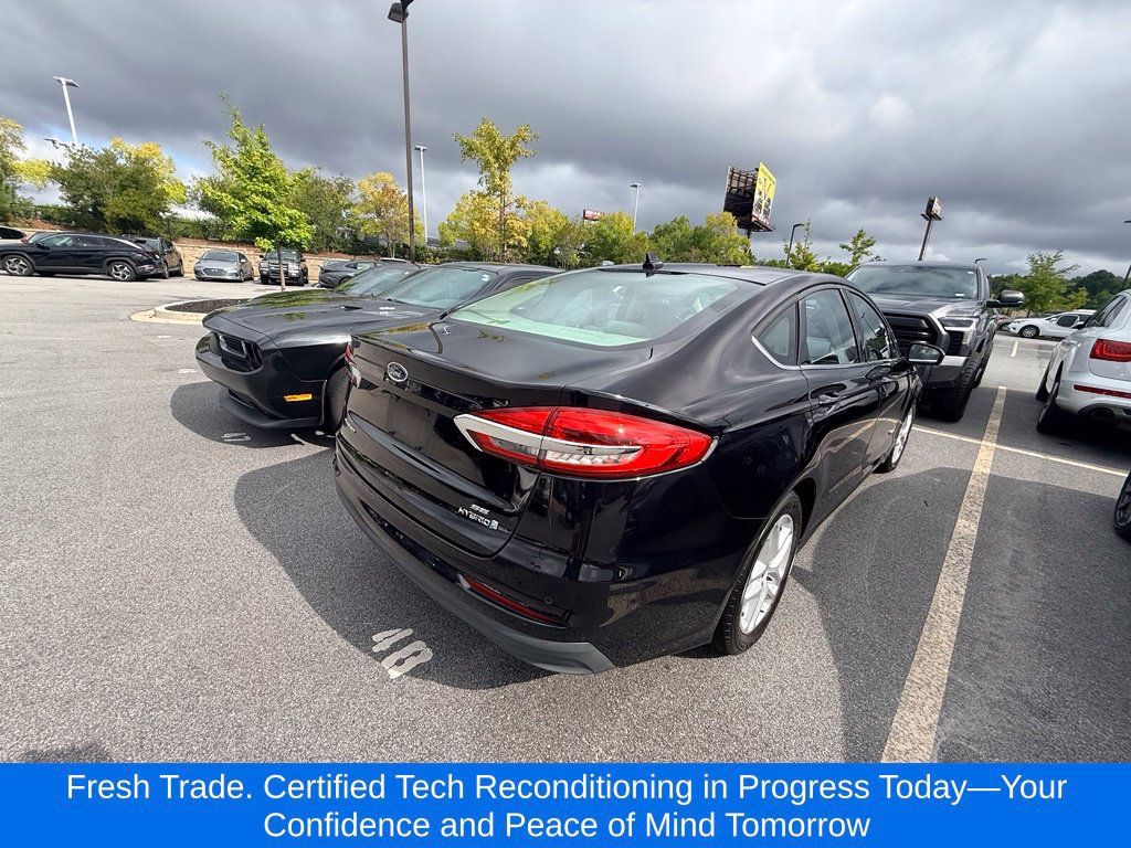 Used 2019 Ford Fusion SE FWD image 4