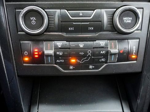 Used 2018 Ford Explorer XLT w/ XLT Appearance Package image 21