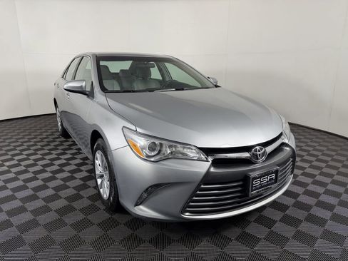 Used 2017 Toyota Camry LE FWD image 3