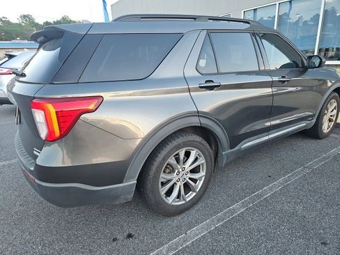 Certified 2020 Ford Explorer XLT w/ Equipment Group 202A image 9