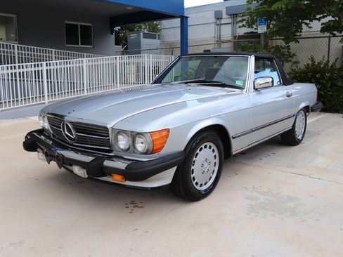 Used 1987 Mercedes-Benz 560 SL image 2
