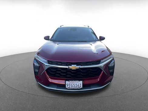 Used 2025 Chevrolet Trax LT w/ LT Convenience Package image 4