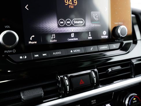 Used 2022 Nissan Pathfinder S FWD image 26